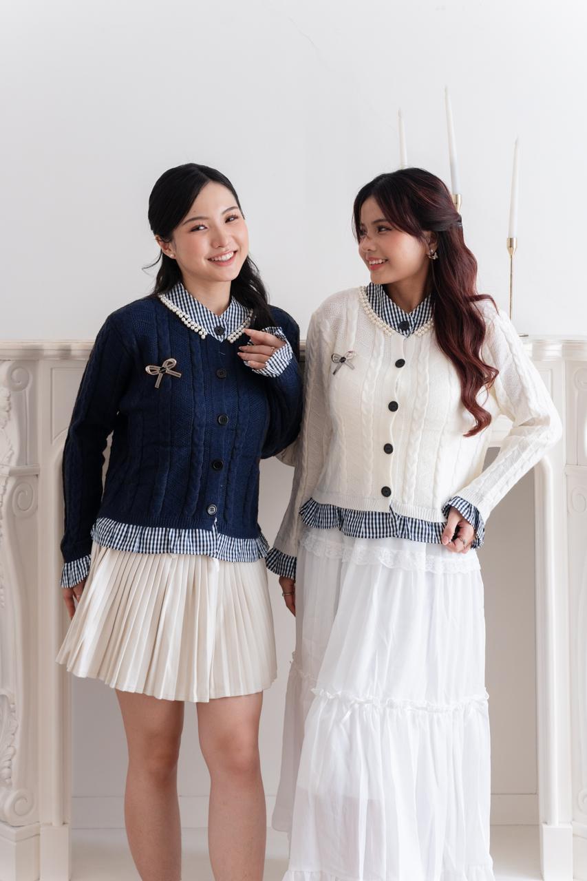 Cardigan Ruffle Pita Cuff